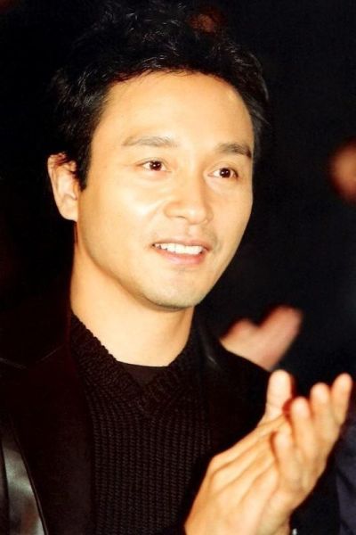 2003年4月1日抑郁症病情失控自杀身亡。2005年入选中国电影百年百位优秀演员。2010年入选美国CNN评出的“过去五十年里全球最知名的20位歌手或者乐团”