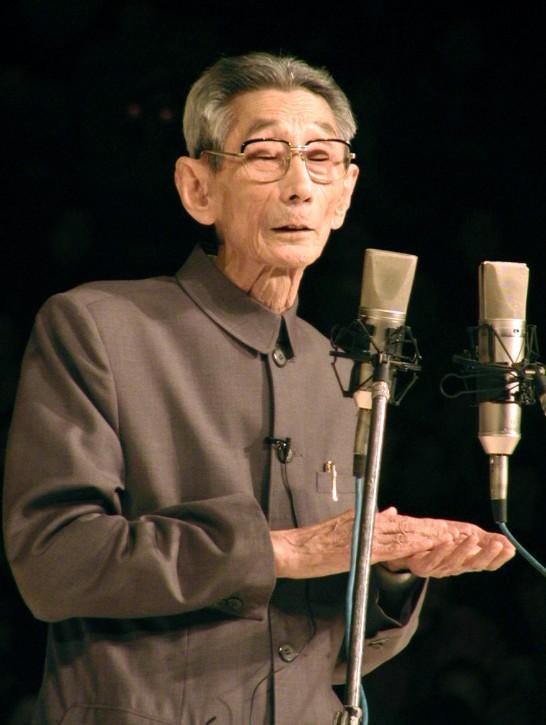 中国相声第五代演员，著名相声表演艺术大师。回族，出生于北京，祖籍甘肃永昌县，从小生活在天津，直至去世