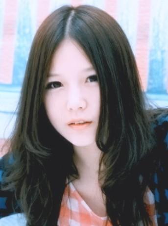 本兮，原名马晓晨 ，1994年6月30日出生于新疆奎屯，中国内地女歌手。 2015年1月17日，出席在珠海举办的2015反恐行动国际锦标赛。 2016年12月24日因故离世，年仅22岁。